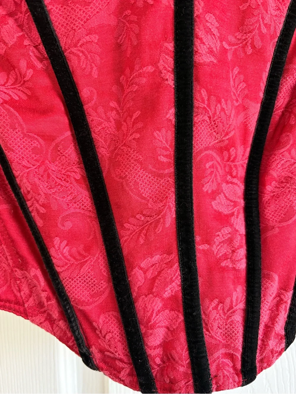 VNTG Victoria’s Secret Red Black Lace Trim Corset Top Boning Saloon Sexy 34C - Picture 3 of 8
